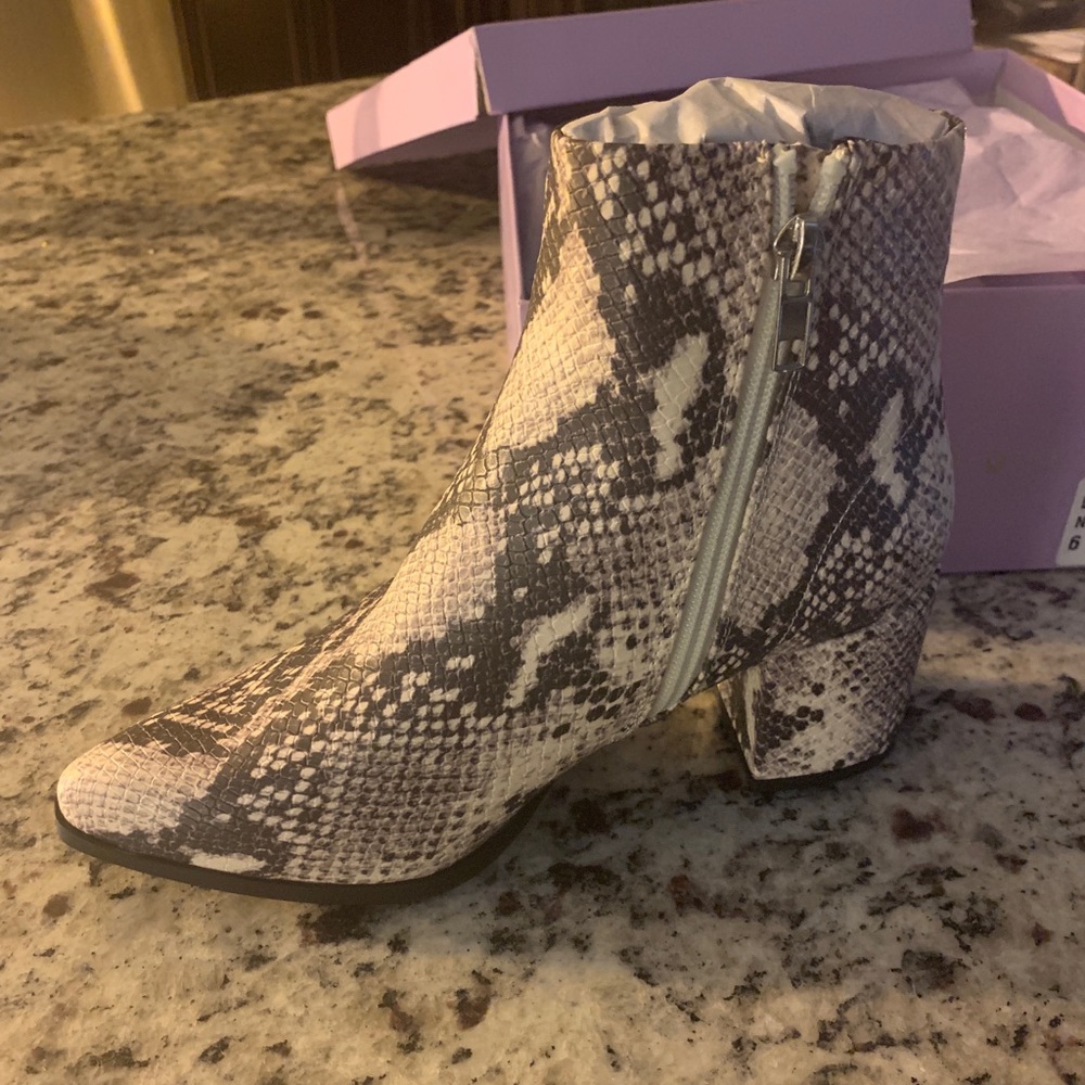 Snakeskin boots 🎉🐍